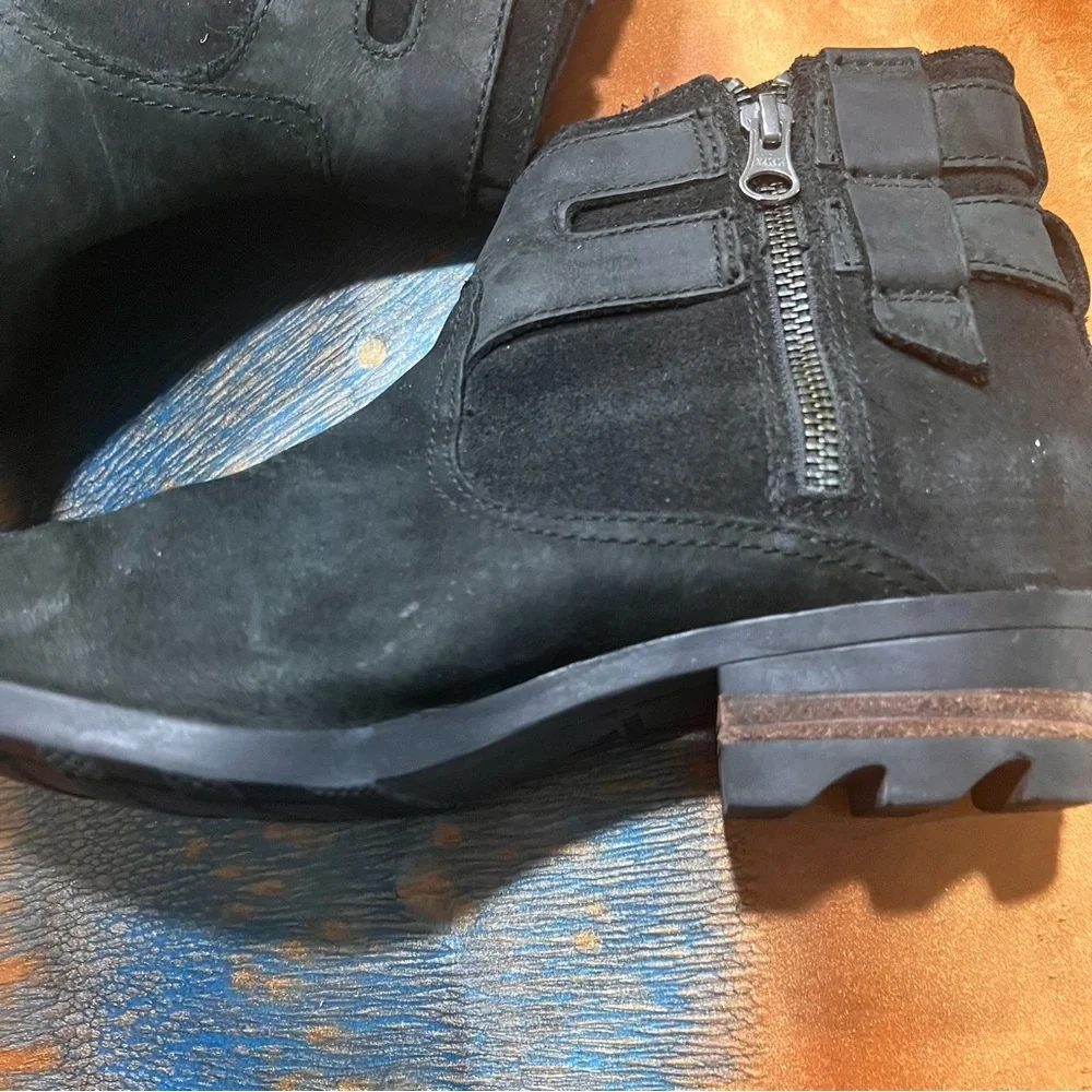 Sorel Lolla Black Leather Ankle Boots size 7